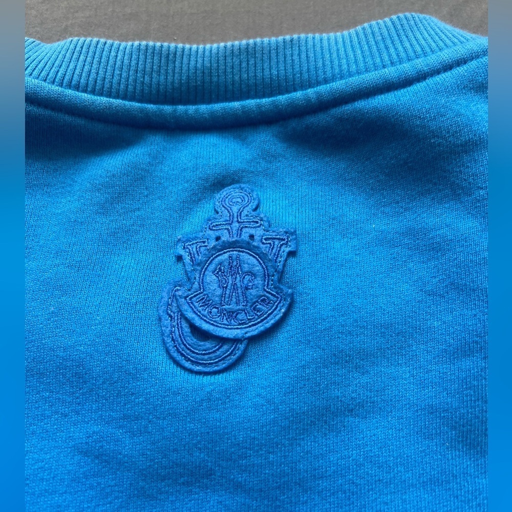 ✨HOST PICK✨
MONCLER CREWNECK SWEATSHIRT
Garment code:
33867436NXIV - Picture 10 of 14